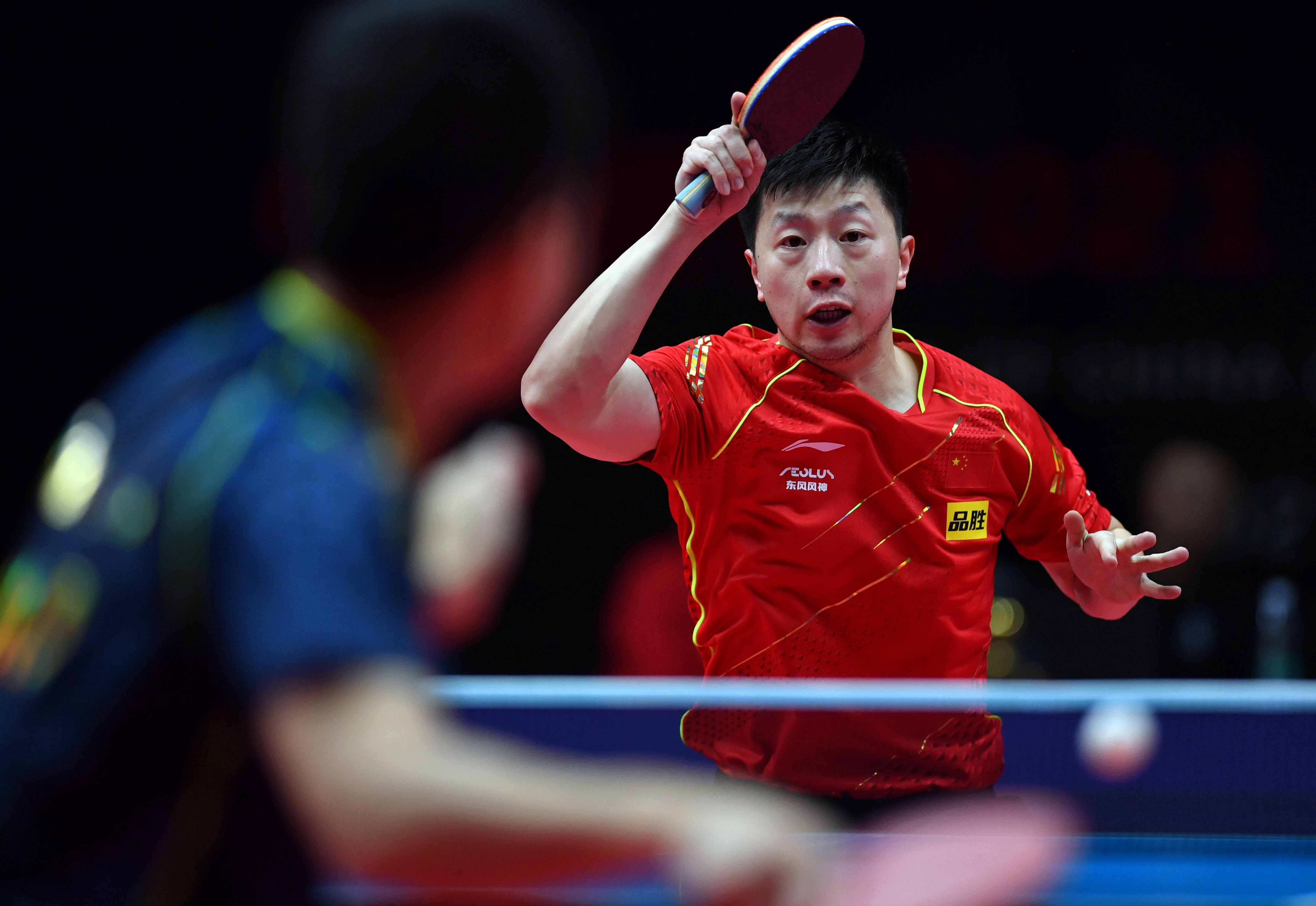 防守球员往 防守球员往